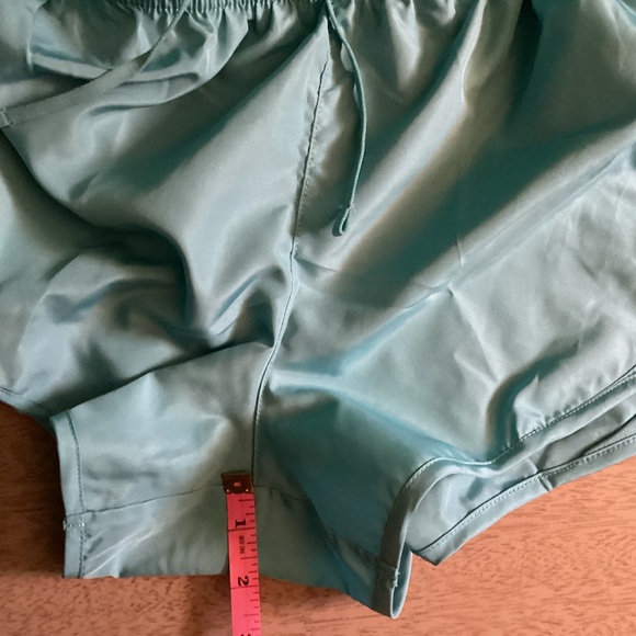 Alive Magnetics Athletic Shorts Size Large - Picture 5 of 11